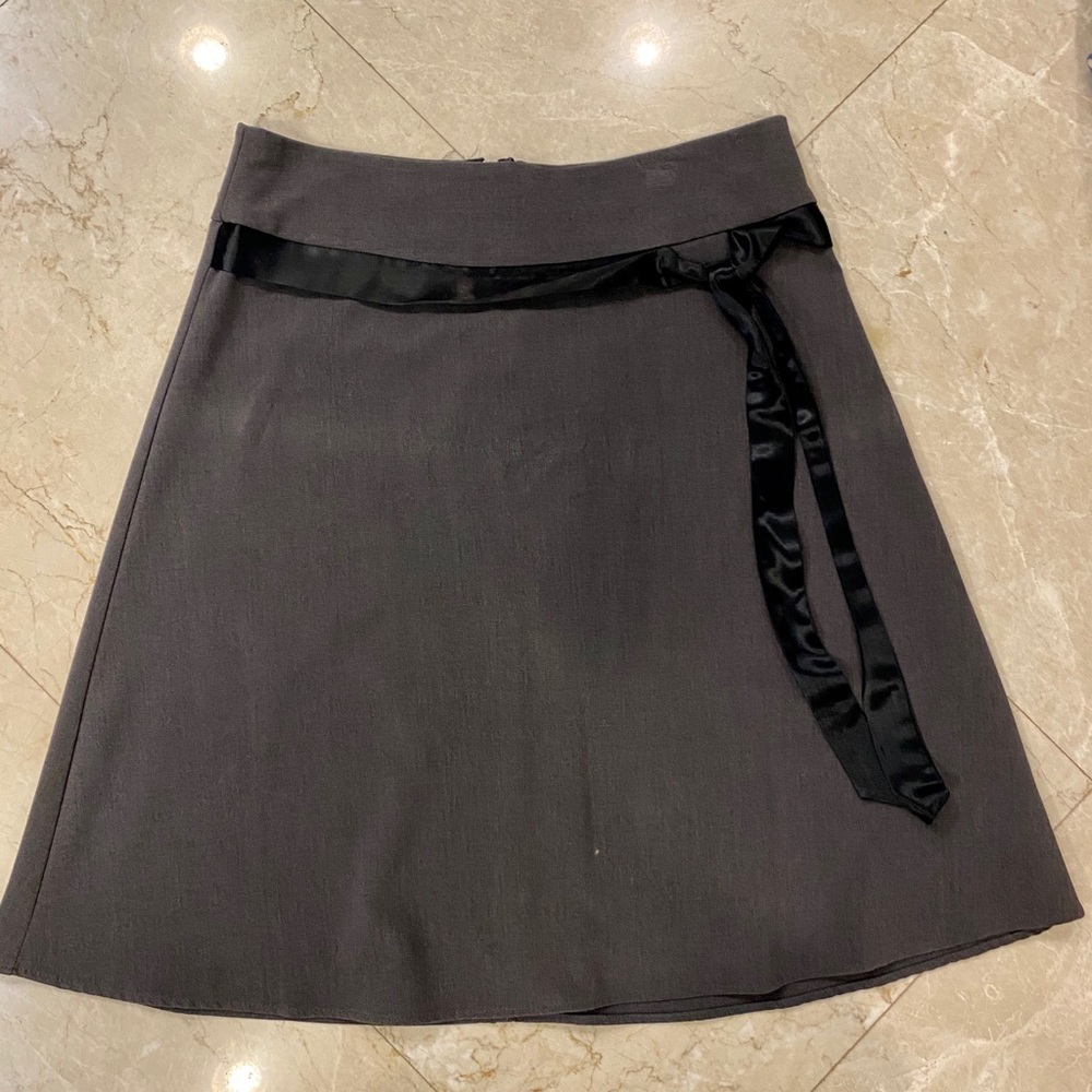 Grey skirt with black ribbon